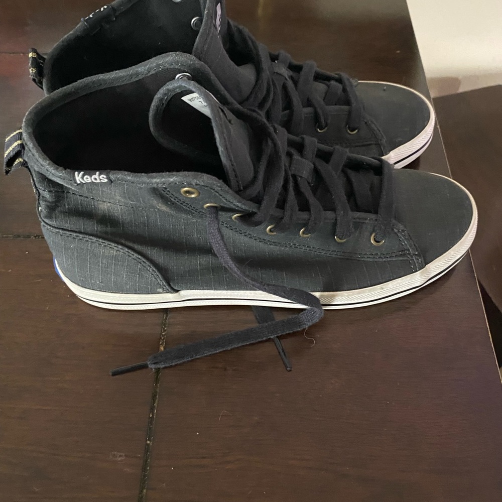 Keds navy blue high tops barely worn